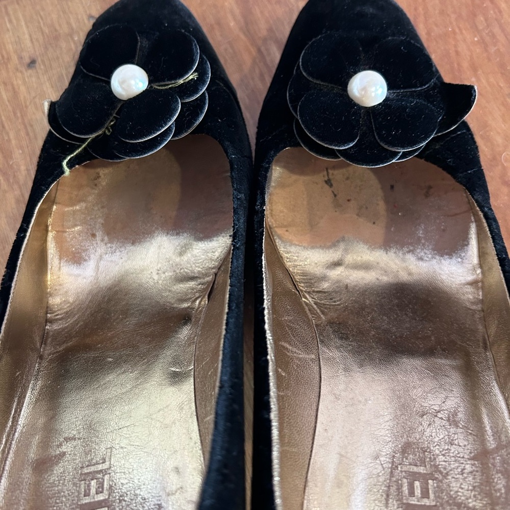 CHANEL Camellia Pearl Velour Black Quilted Heels Sz EU 42 - Picture 9 of 16